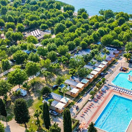 Baia Holiday Gasparina Castelnuovo del Garda Bagian luar foto