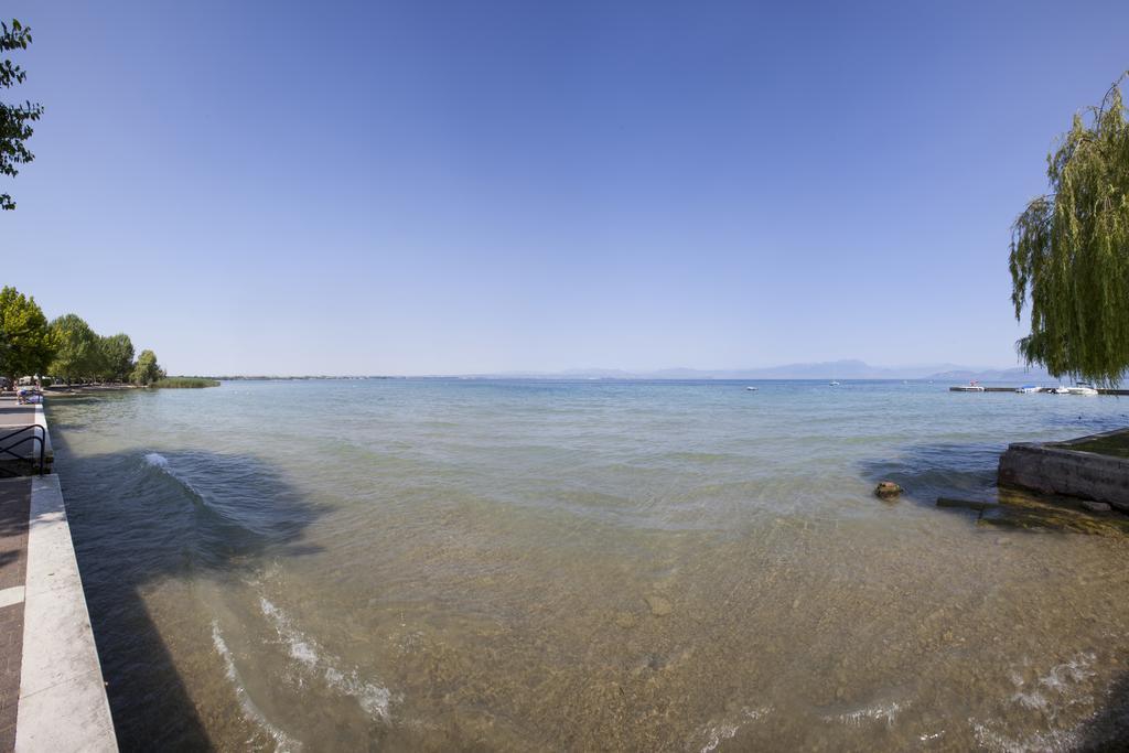 Baia Holiday Gasparina Castelnuovo del Garda Bagian luar foto