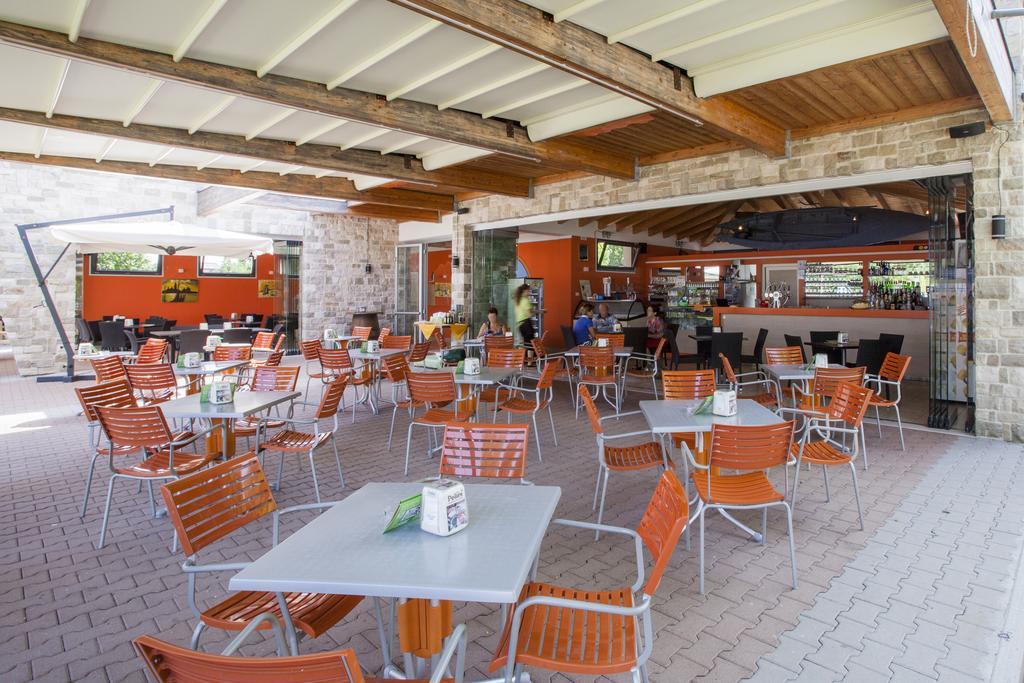Baia Holiday Gasparina Castelnuovo del Garda Bagian luar foto