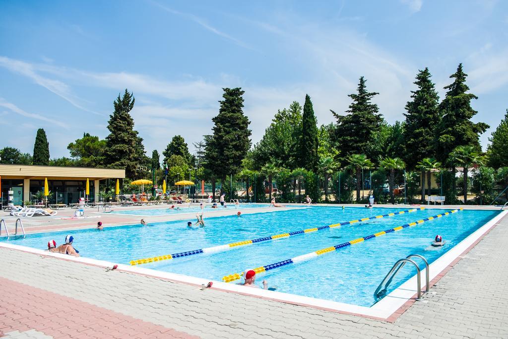 Baia Holiday Gasparina Castelnuovo del Garda Bagian luar foto