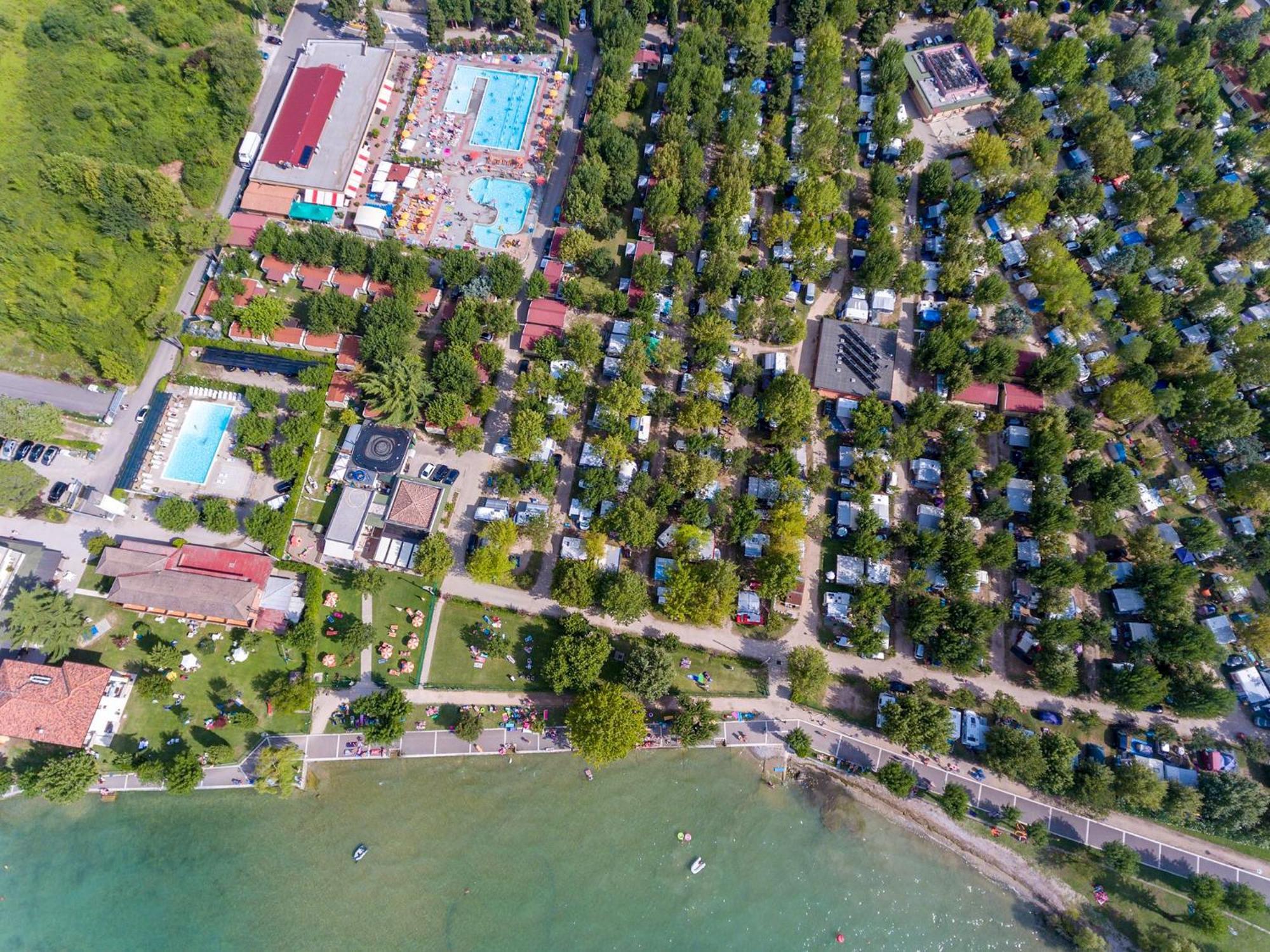 Baia Holiday Gasparina Castelnuovo del Garda Bagian luar foto