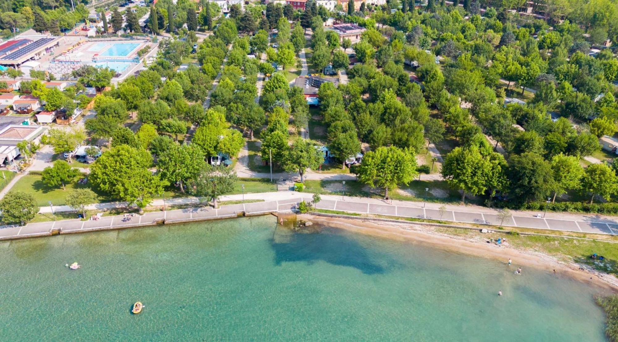 Baia Holiday Gasparina Castelnuovo del Garda Bagian luar foto