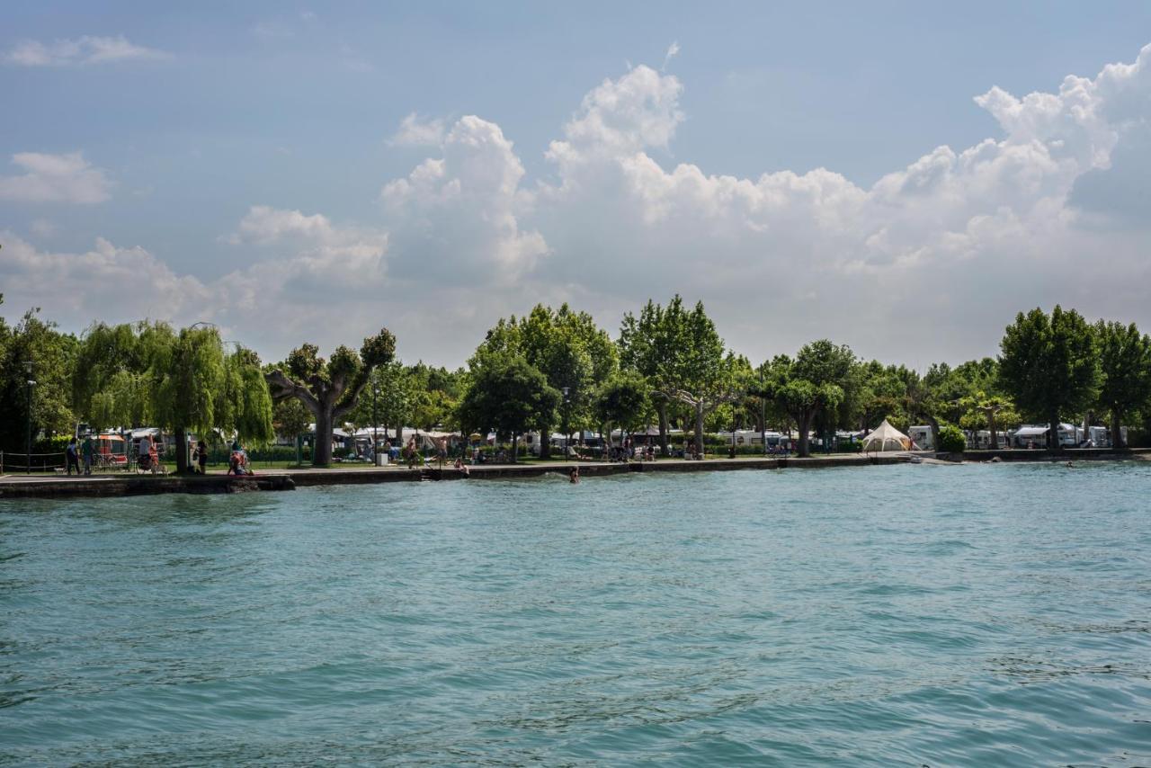 Baia Holiday Gasparina Castelnuovo del Garda Bagian luar foto