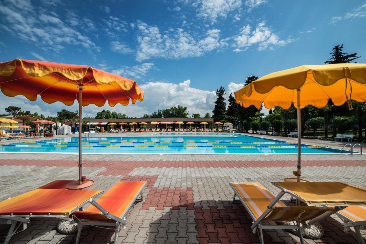Baia Holiday Gasparina Castelnuovo del Garda Bagian luar foto